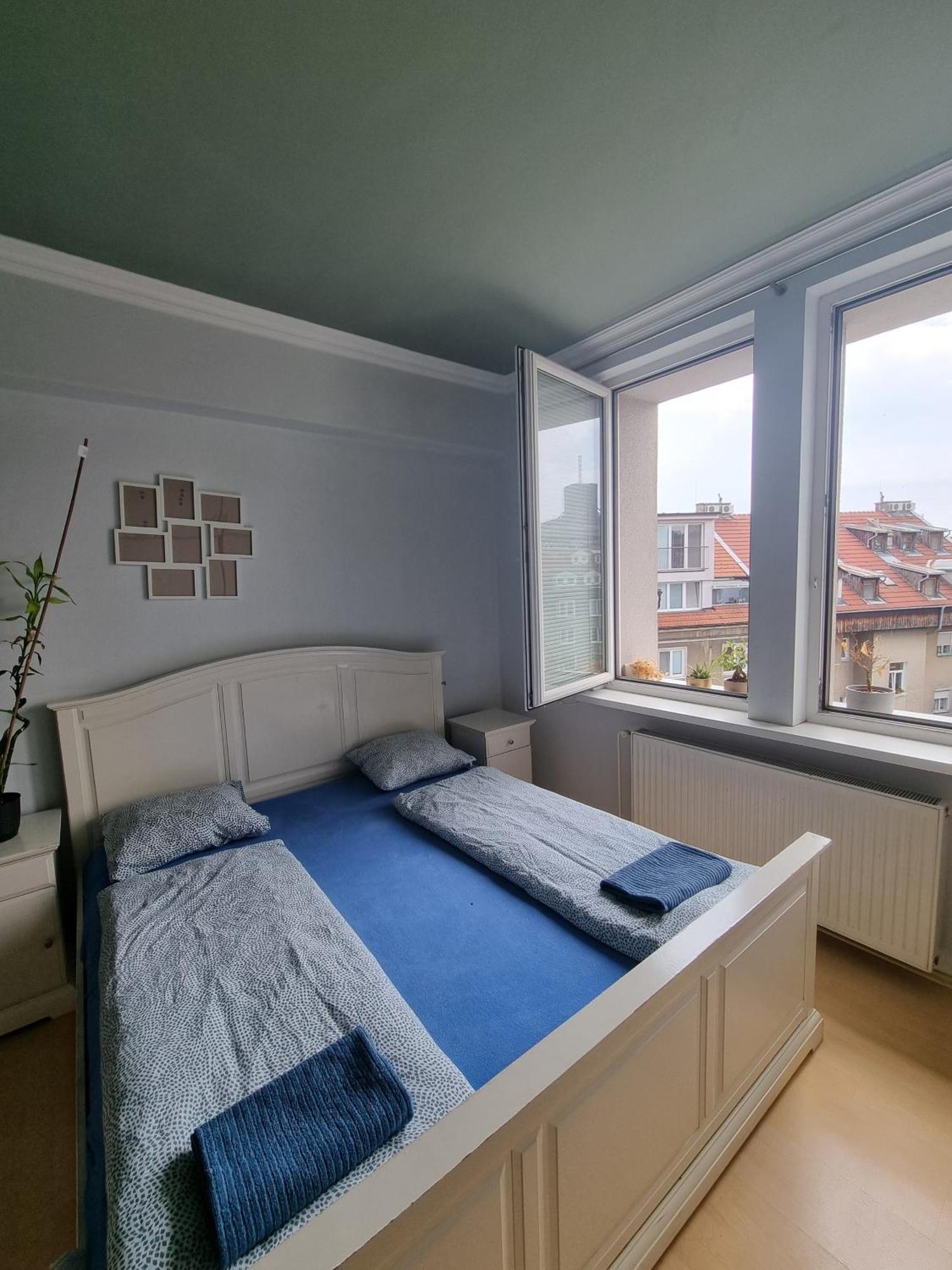 Big 4 Room Huge Apartment Bratislava Eksteriør billede